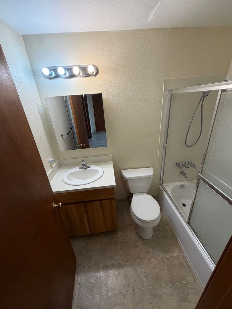 McMinnville Apartment: 1795 NW 2nd St