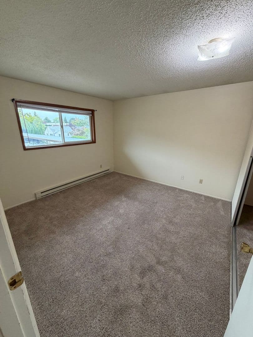 McMinnville Apartment: 700 NW 12th St