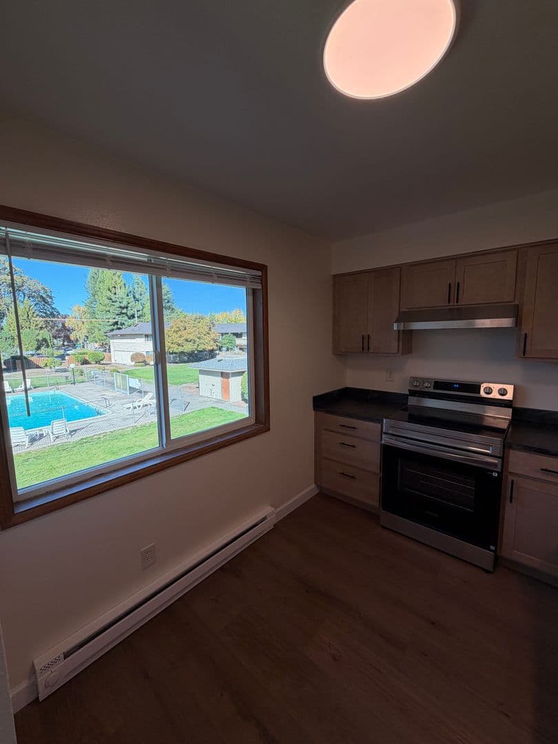 McMinnville Apartment: 700 NW 12th St