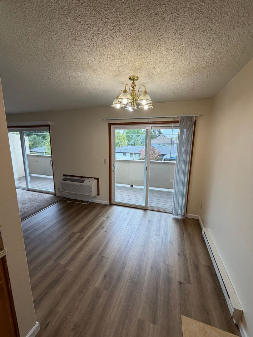 McMinnville Apartment: 700 NW 12th St