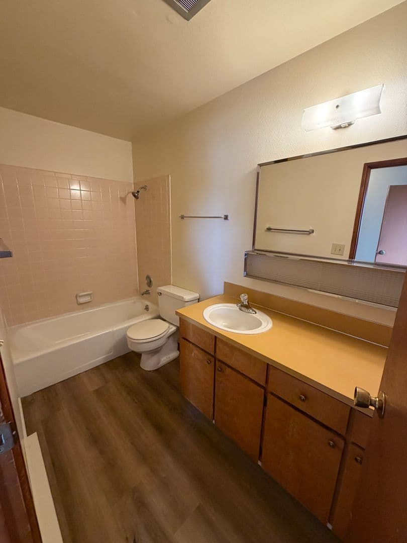 McMinnville Apartment: 700 NW 12th St