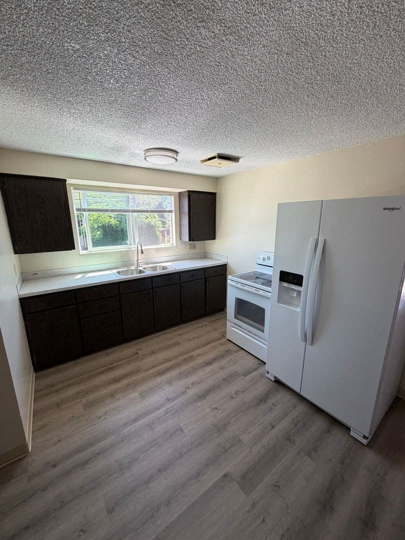 McMinnville Apartment: 1795 NW 2nd St