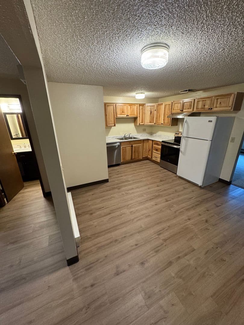 McMinnville Apartment: 1795 NW 2nd St