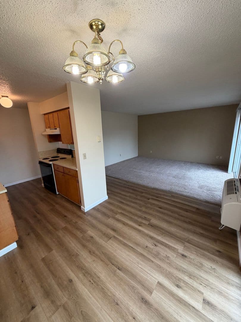 McMinnville Apartment: 700 NW 12th St