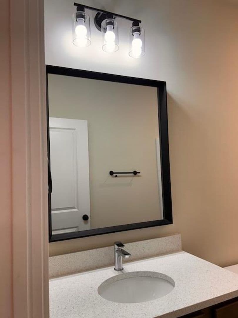 Valley Center Apartment: 503 E Harper
