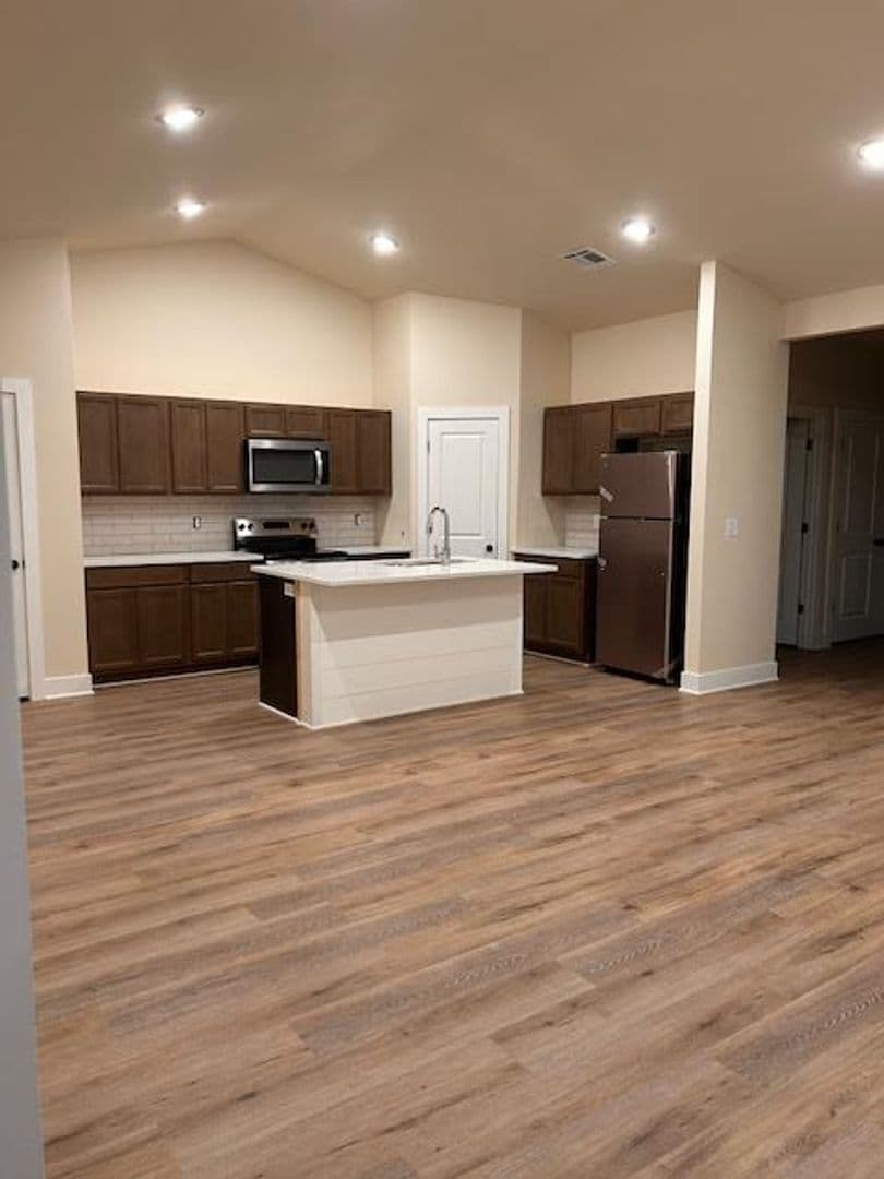 Valley Center Apartment: 503 E Harper
