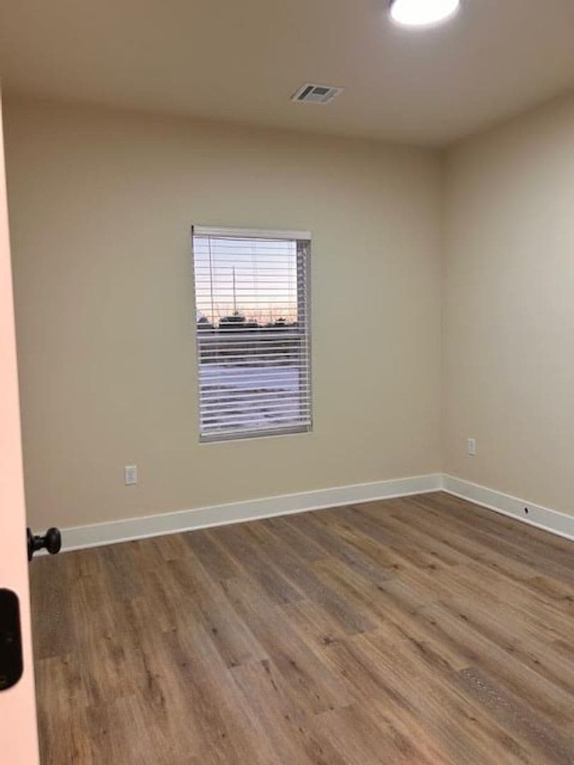 Valley Center Apartment: 503 E Harper