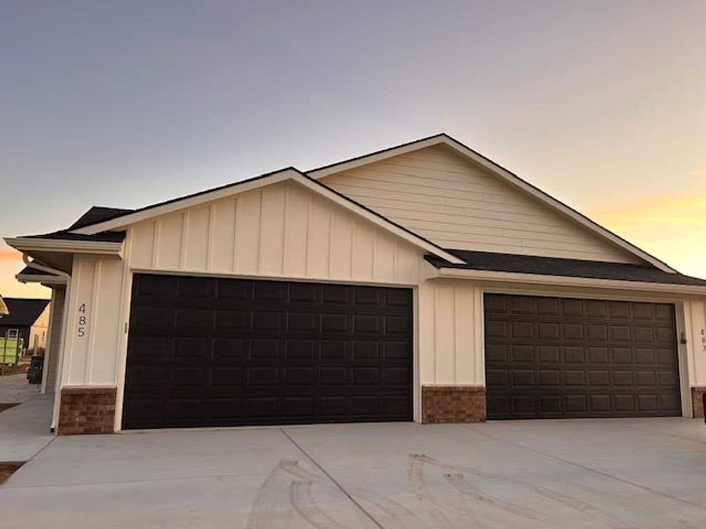 Valley Center Apartment: 503 E Harper