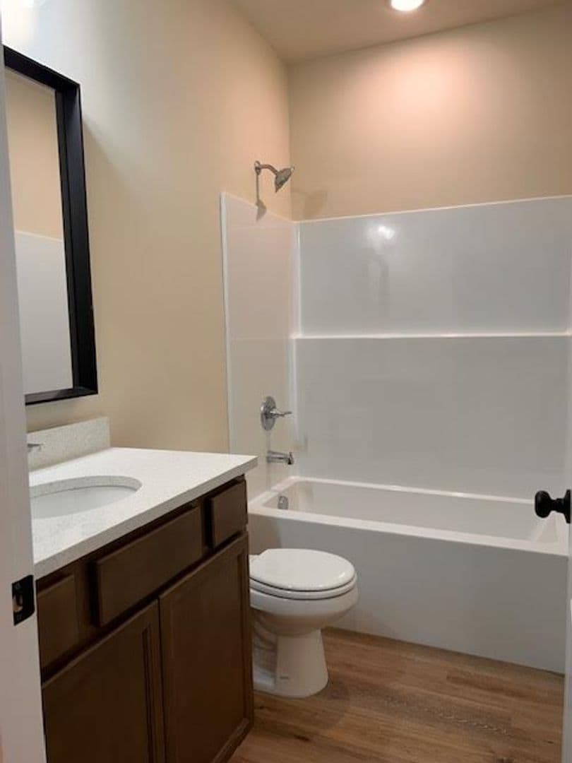 Valley Center Apartment: 503 E Harper