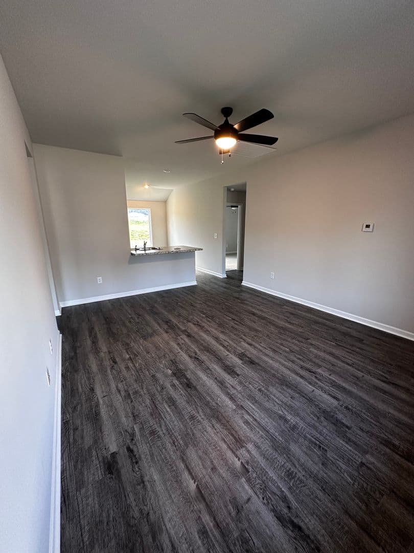 Calera House: 884 Camden Loop