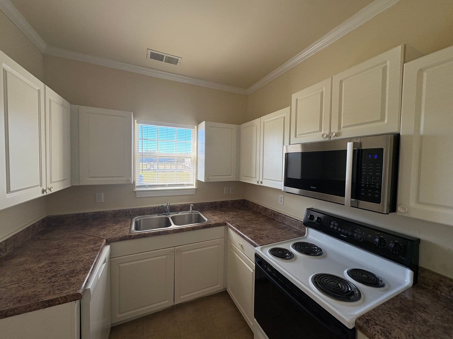 Odenville House: 145 Yvon Street