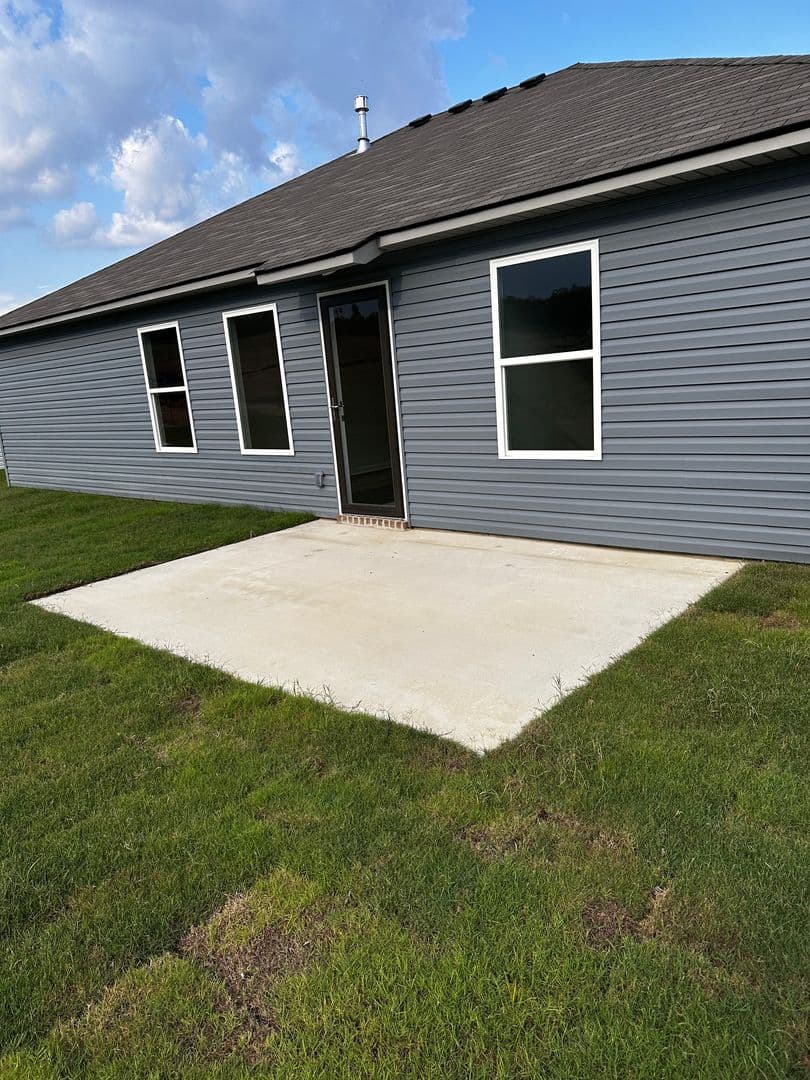 Calera House: 884 Camden Loop