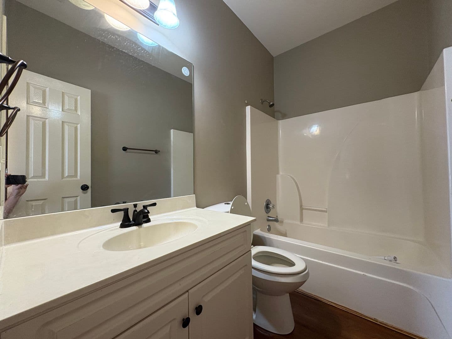 Moody House: 1044 Washington Drive
