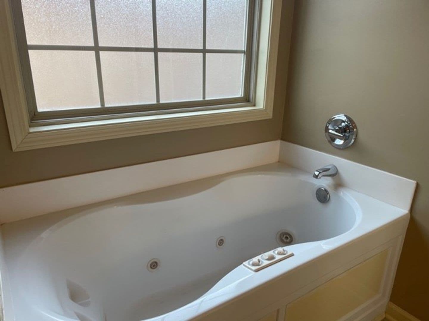 Alabaster House: 122 Sunflower Place