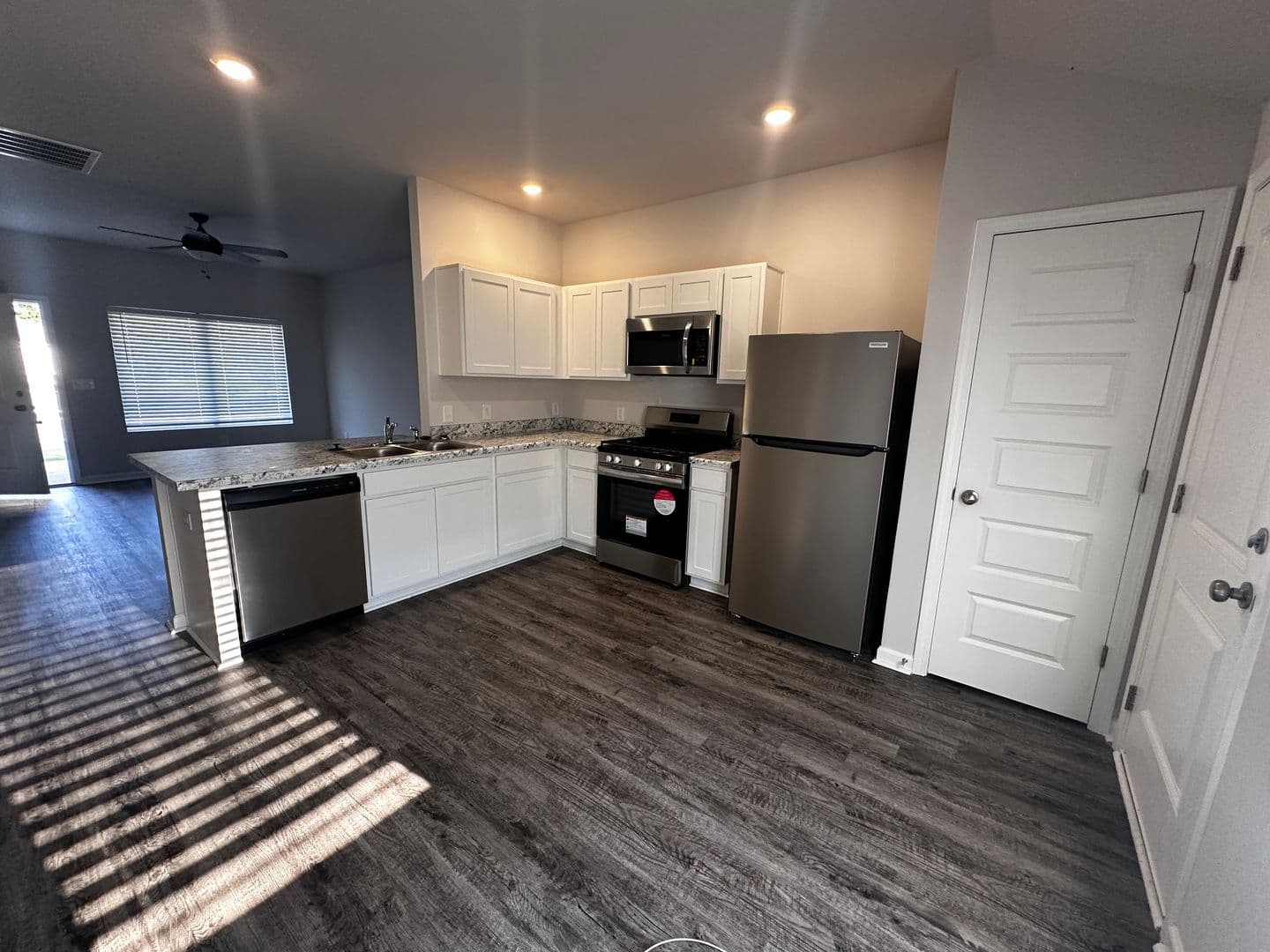 Calera House: 884 Camden Loop