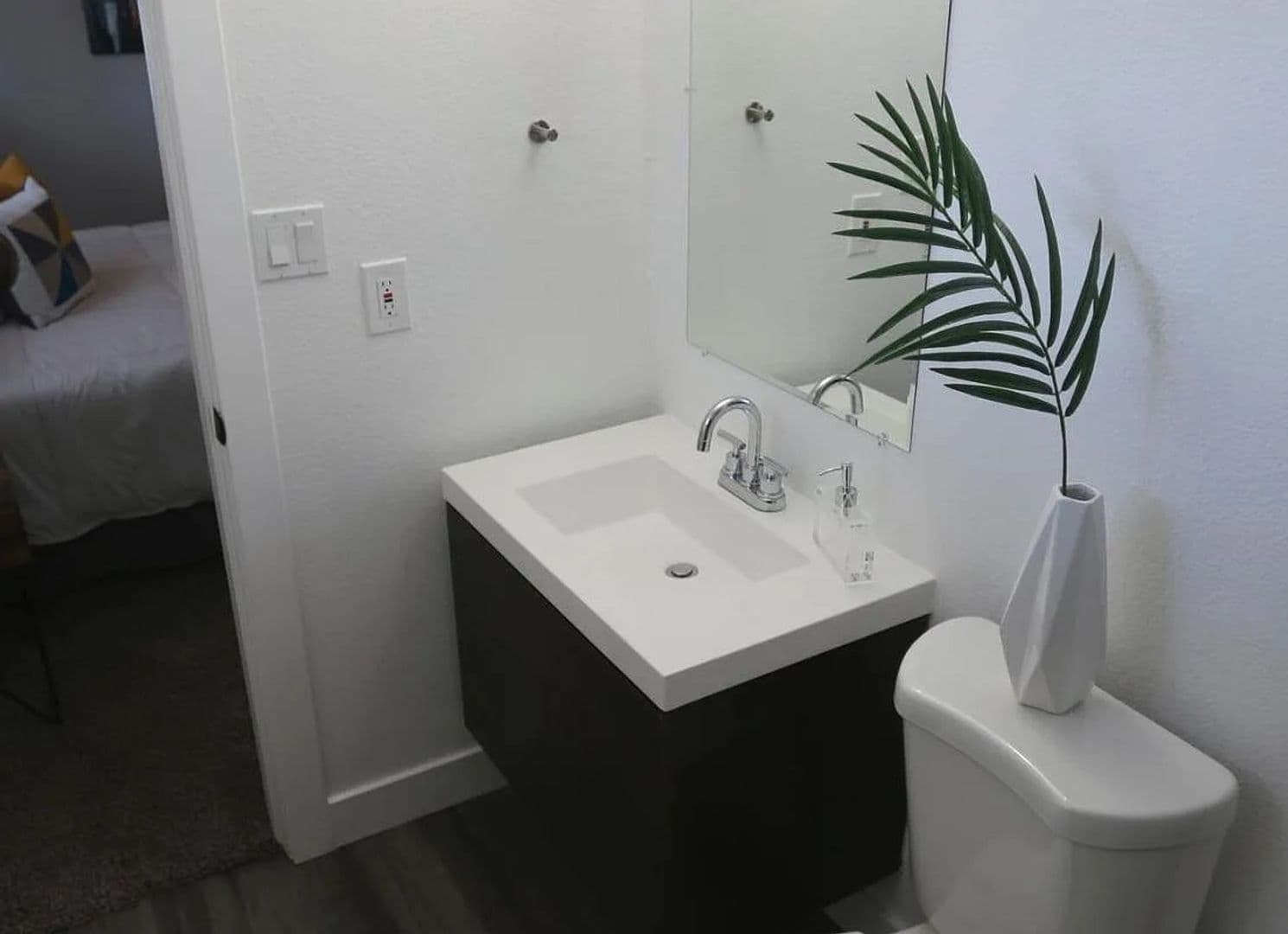 Phoenix Apartment: 2940 N 40th St