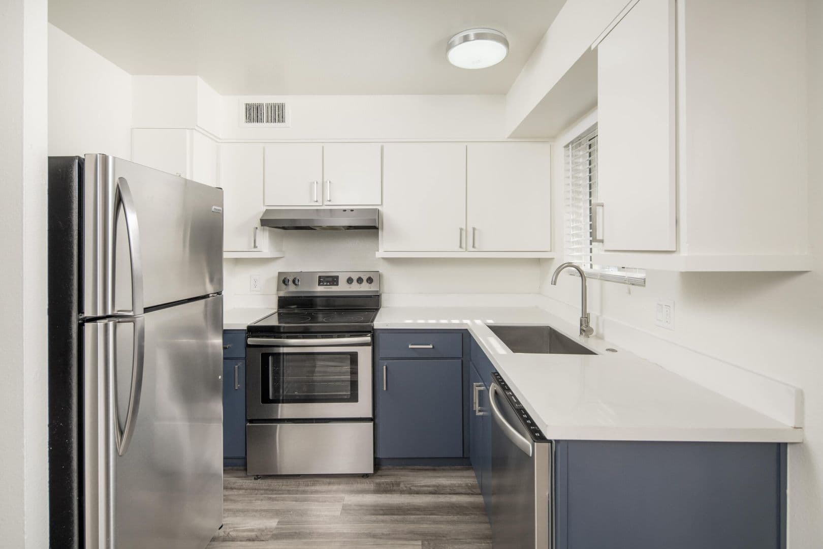 Phoenix Apartment: 2940 N 40th St