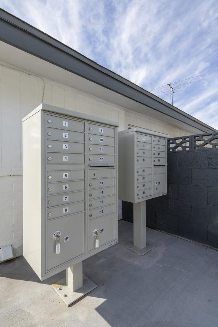Phoenix Apartment: 2940 N 40th St