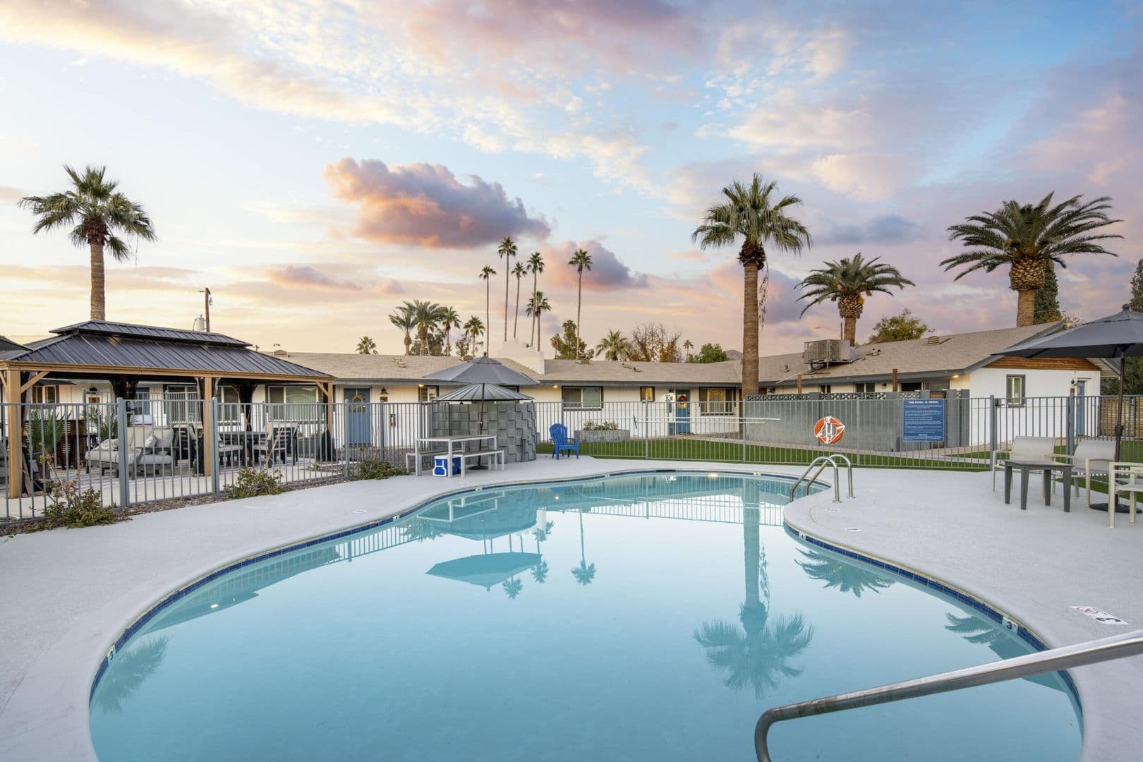 Phoenix Apartment: 2940 N 40th St