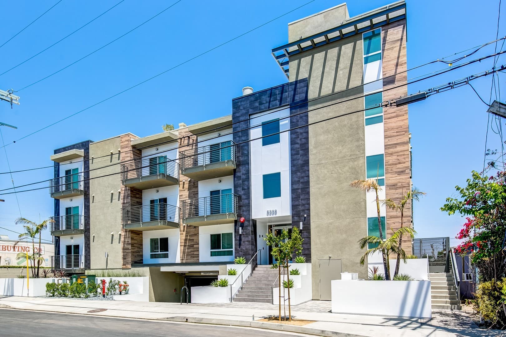 North Hollywood Apartment: 5338 Cartwright Ave.