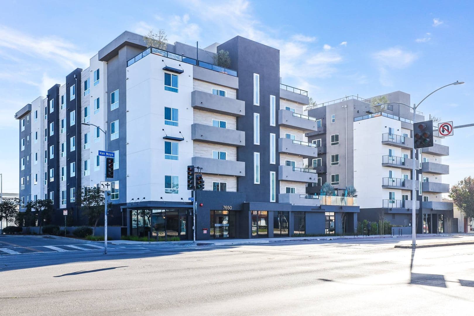 Van Nuys Apartment: 7650 Van Nuys Blvd.