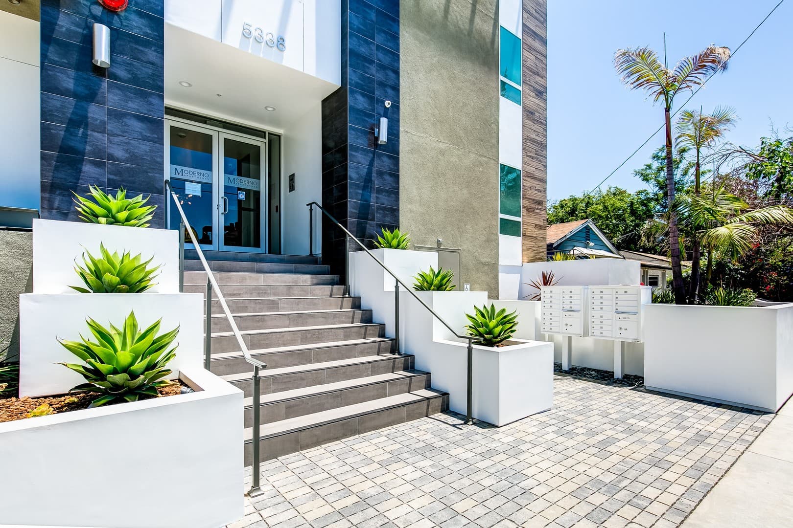 North Hollywood Apartment: 5338 Cartwright Ave.