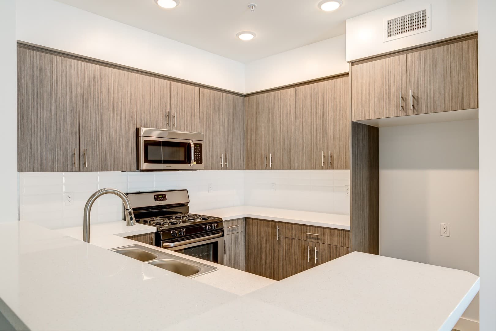North Hollywood Apartment: 5338 Cartwright Ave.