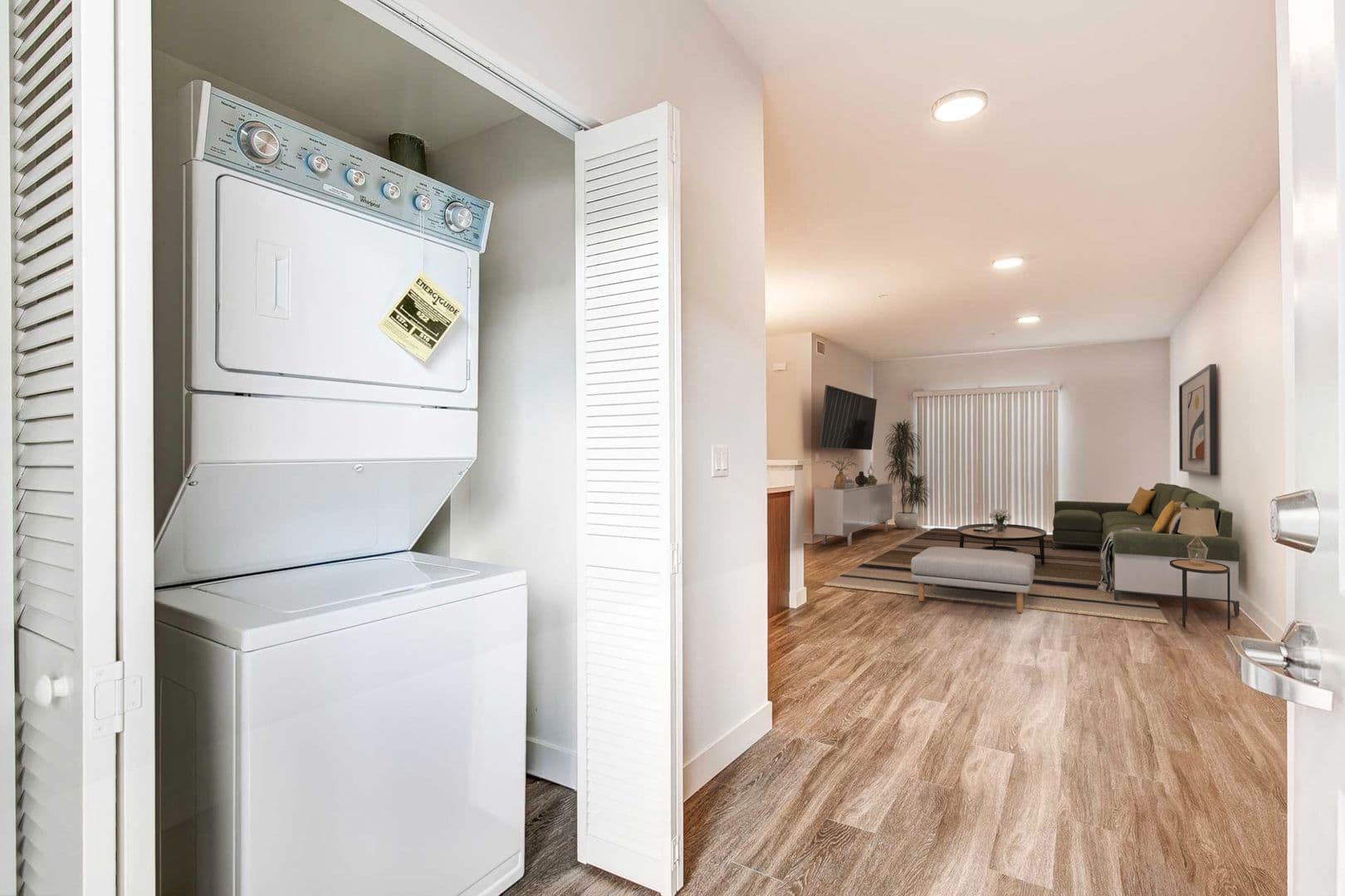 North Hollywood Apartment: 11721 Runnymede St.