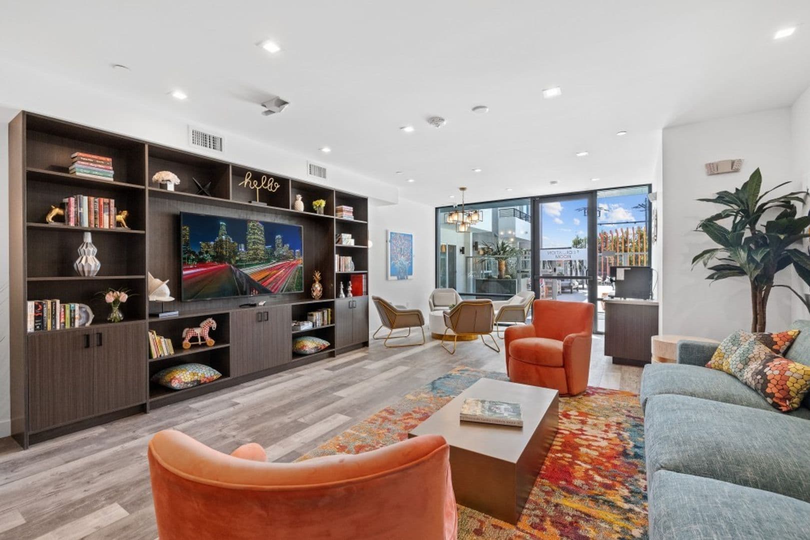 North Hollywood Apartment: 7401 Lankershim Blvd.
