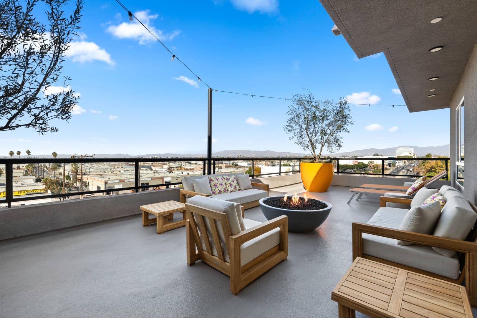Van Nuys Apartment: 7650 Van Nuys Blvd.