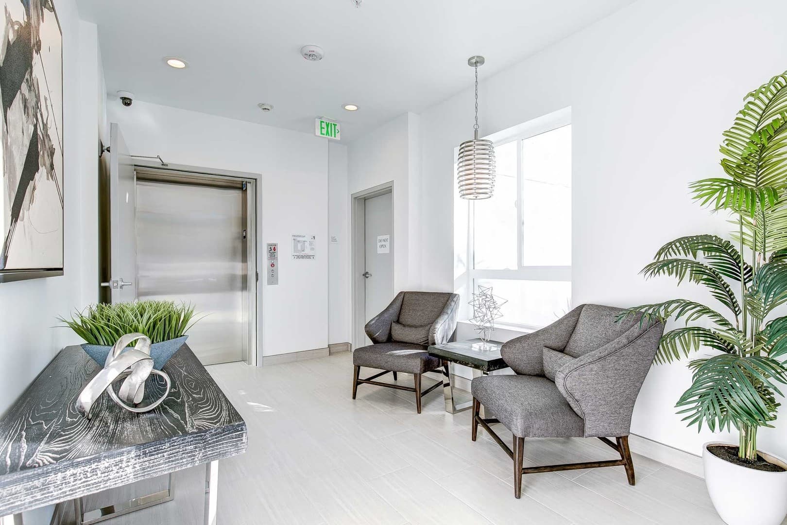 North Hollywood Apartment: 11721 Runnymede St.