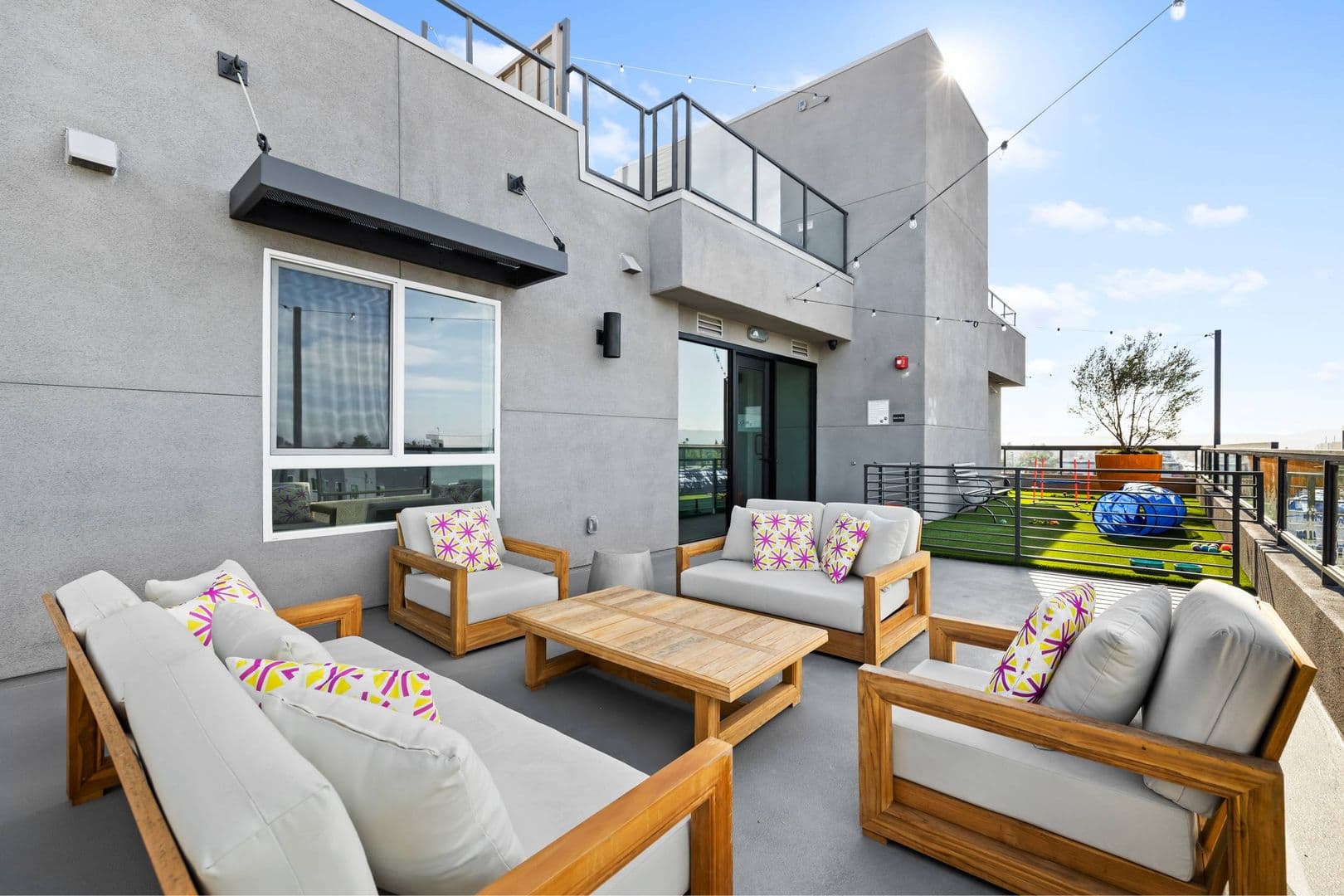 Van Nuys Apartment: 7650 Van Nuys Blvd.