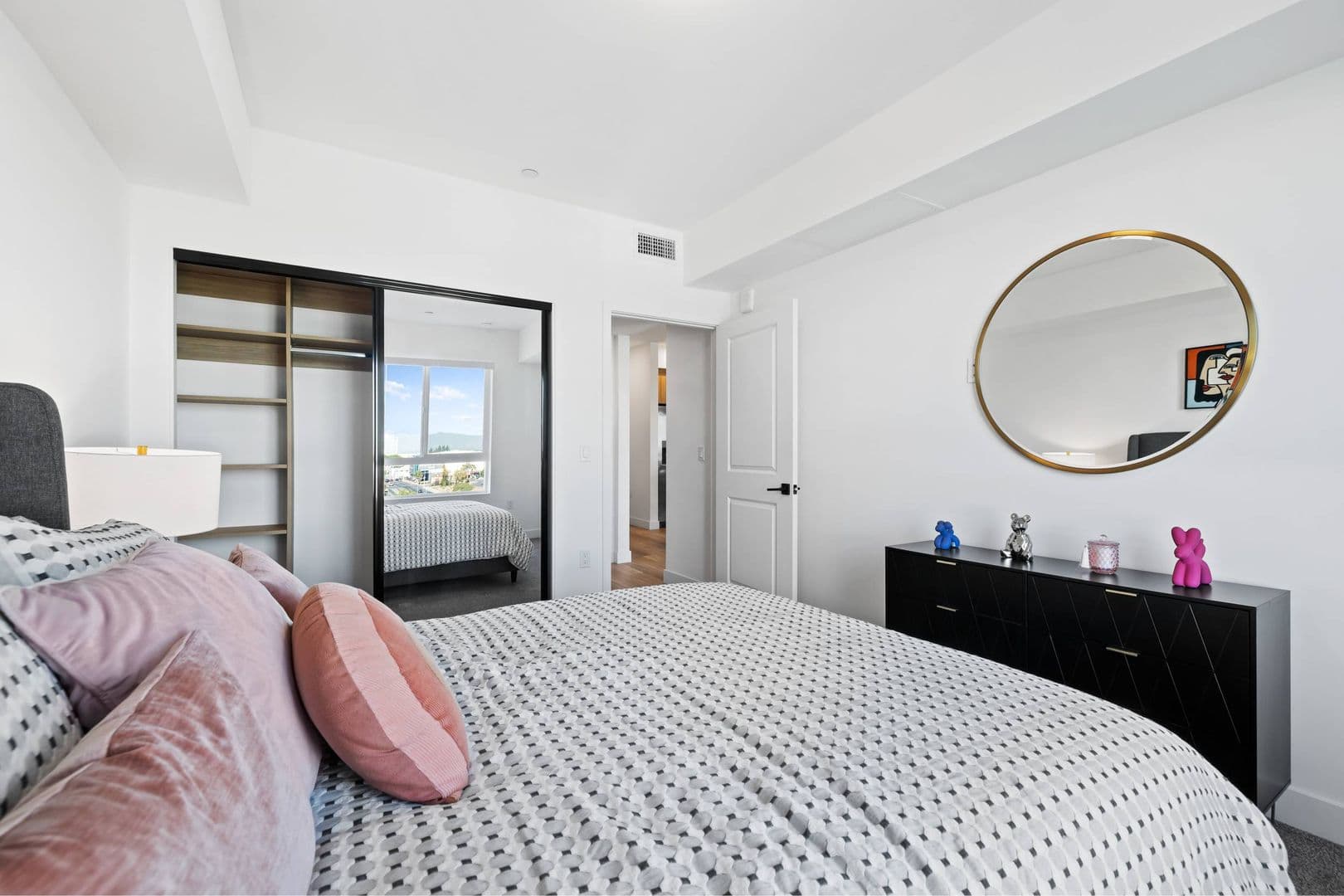 Van Nuys Apartment: 7650 Van Nuys Blvd.
