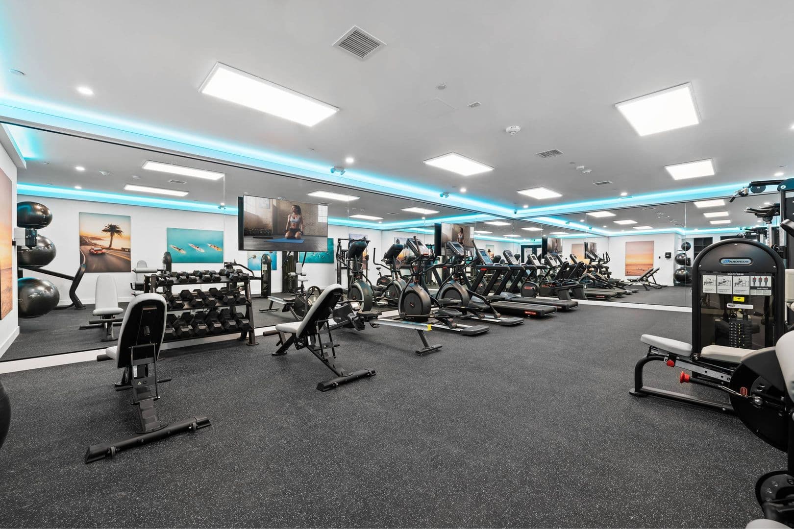 Van Nuys Apartment: 7650 Van Nuys Blvd.