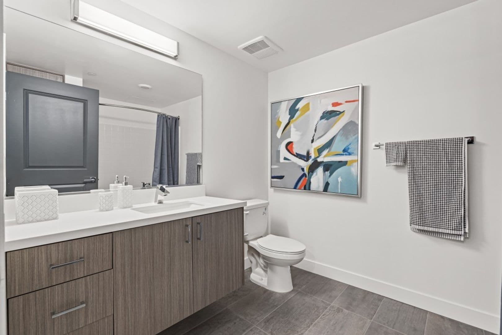 North Hollywood Apartment: 7401 Lankershim Blvd.