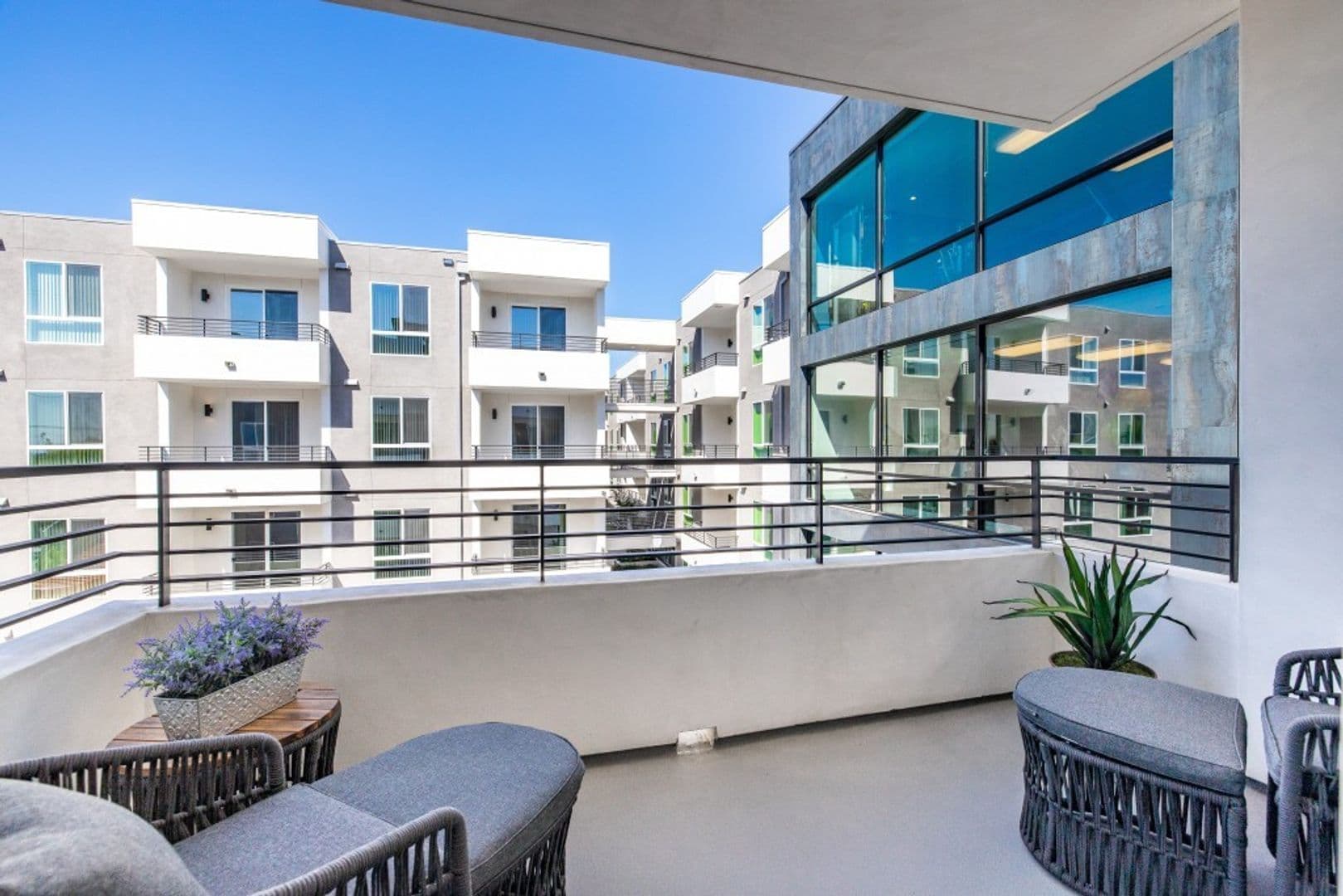 North Hollywood Apartment: 7401 Lankershim Blvd.