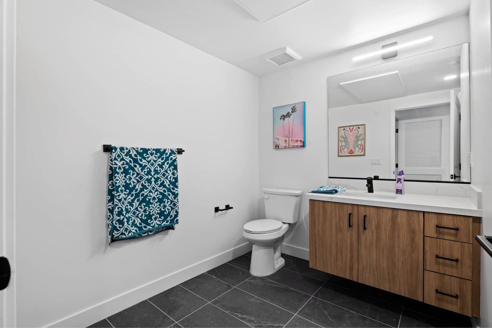 Van Nuys Apartment: 7650 Van Nuys Blvd.