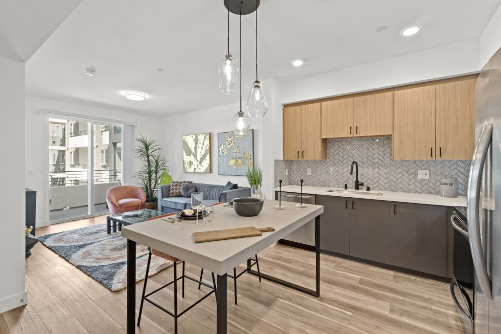 North Hollywood Apartment: 7401 Lankershim Blvd.