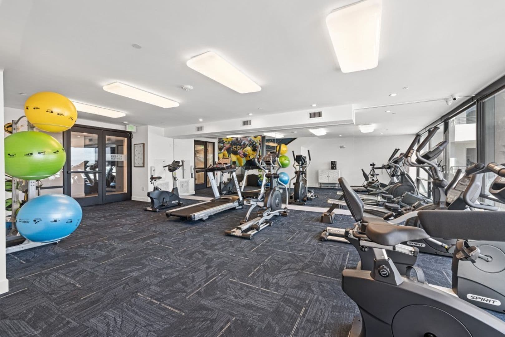 North Hollywood Apartment: 7401 Lankershim Blvd.