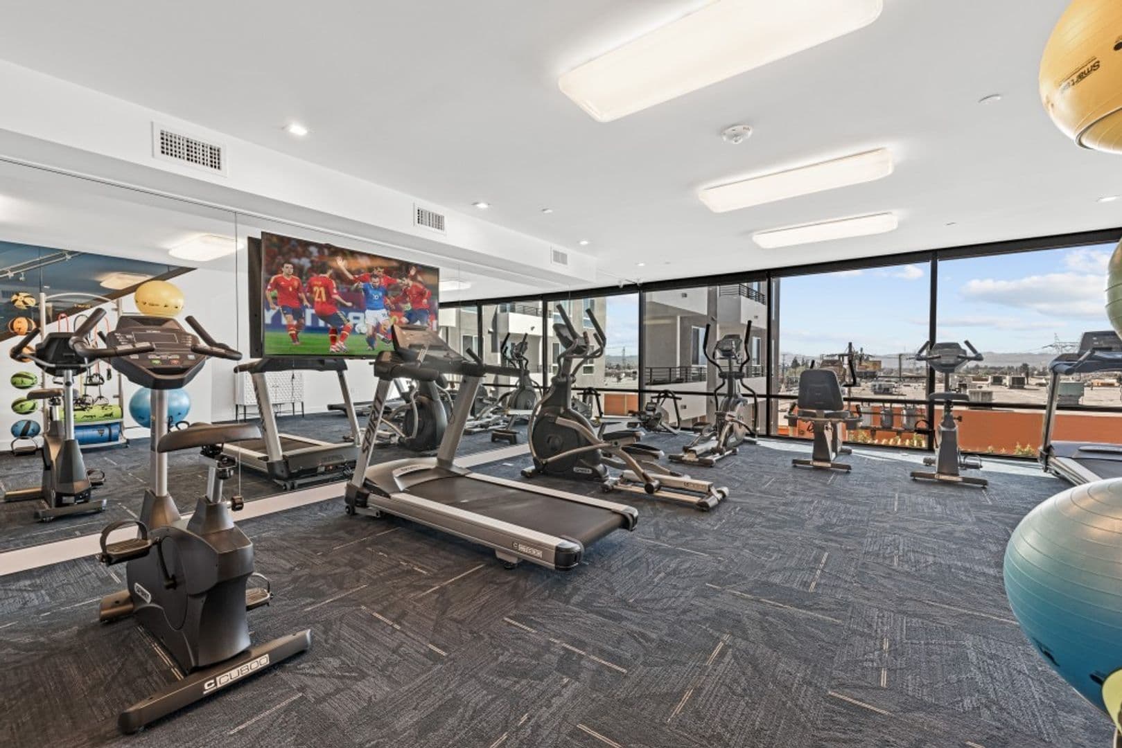 North Hollywood Apartment: 7401 Lankershim Blvd.