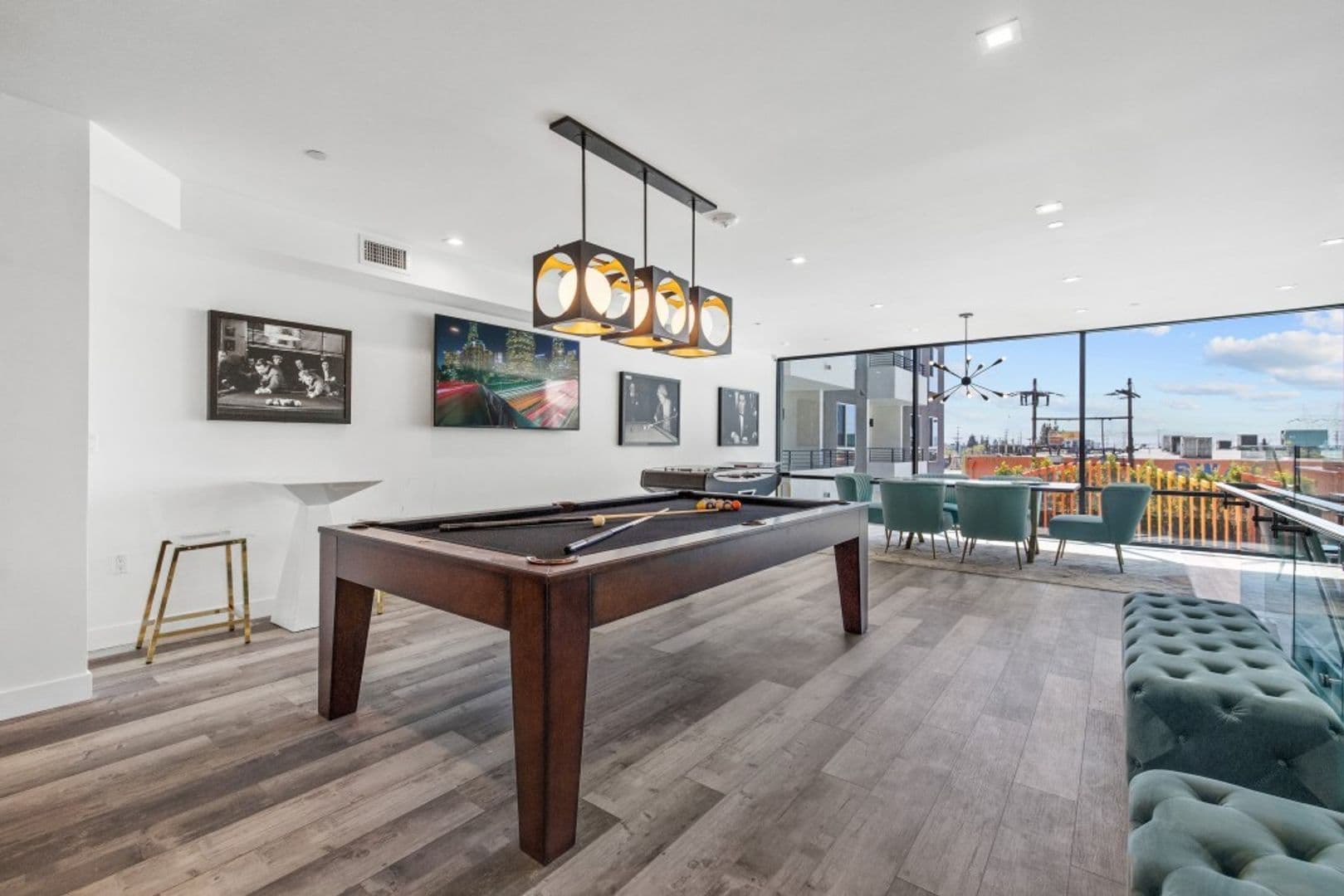 North Hollywood Apartment: 7401 Lankershim Blvd.