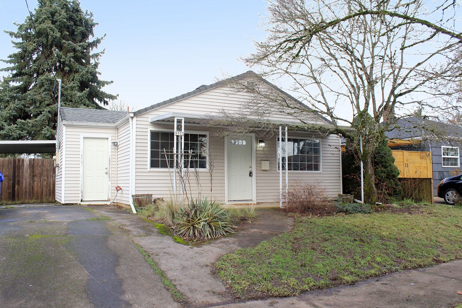 Portland House: 5933 SE Franklin St