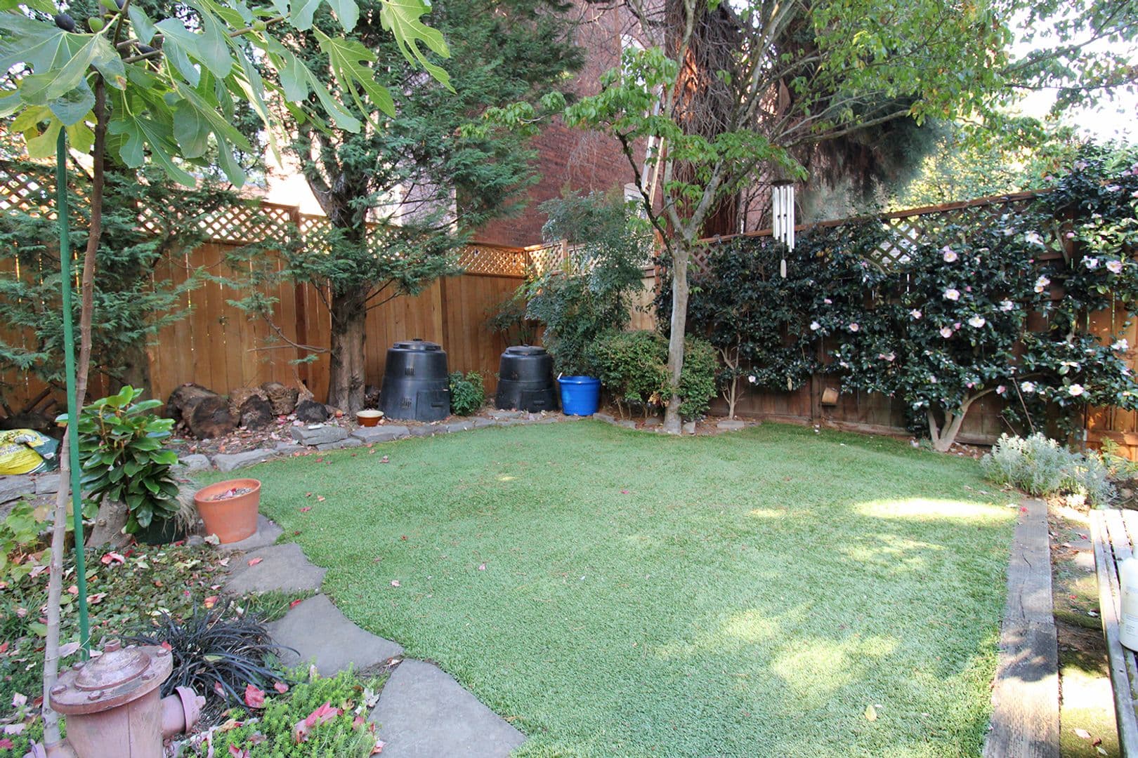 Portland Apartment: 1825 NW 24th Ave #A-B