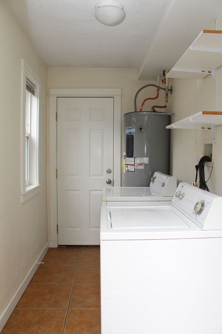 Portland House: 5933 SE Franklin St