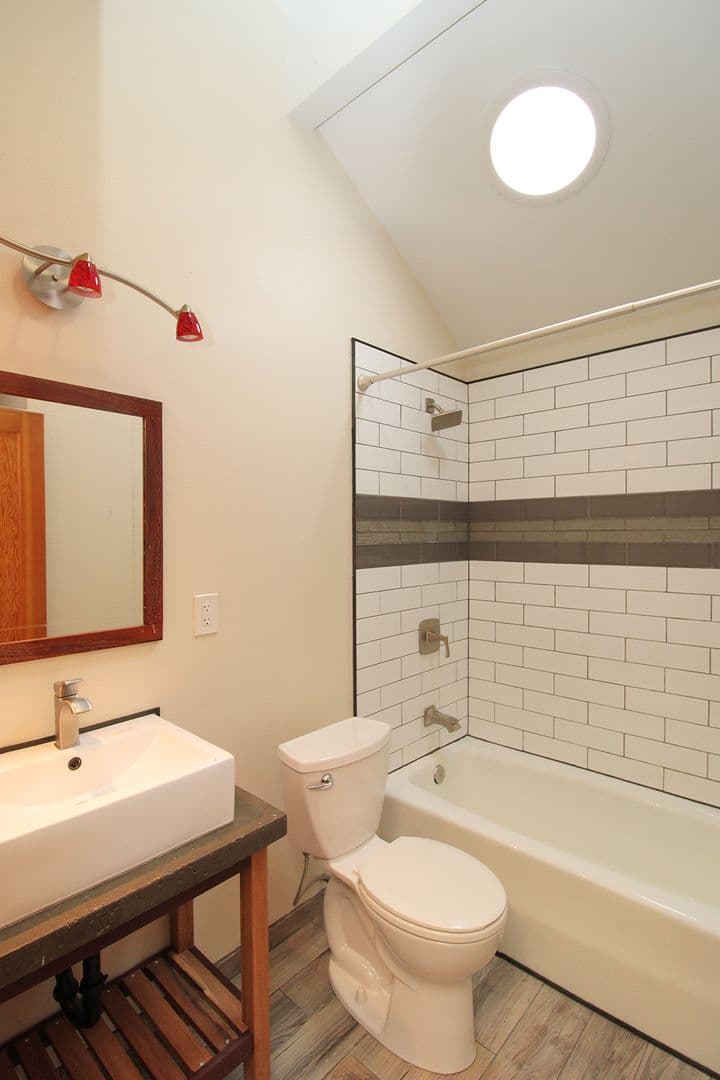 Portland Apartment: 9823 SW 55th Ave