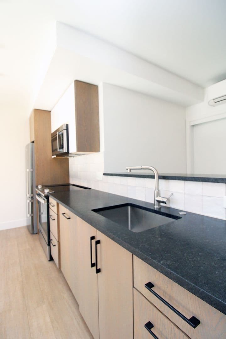 Portland Apartment: 1477 NE Alberta St