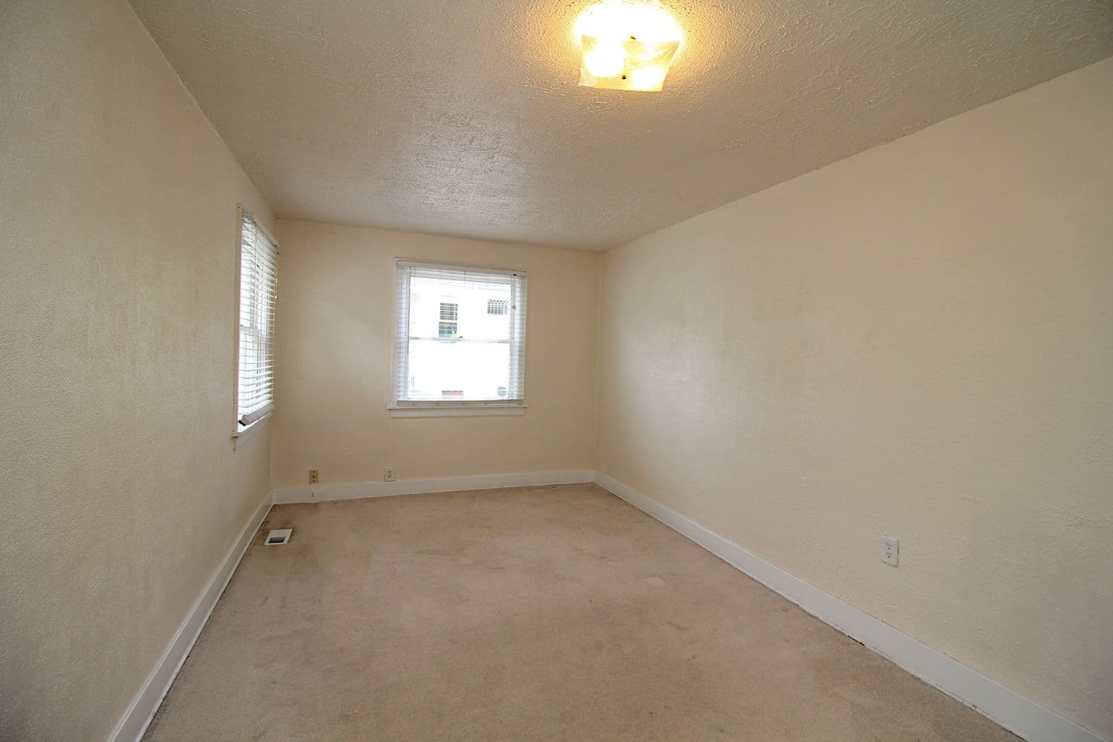 Portland House: 1606 N Church St