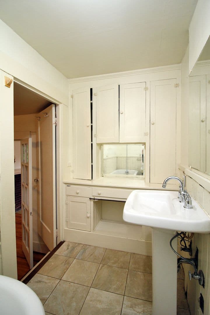 Portland Apartment: 1236 NE Tillamook St