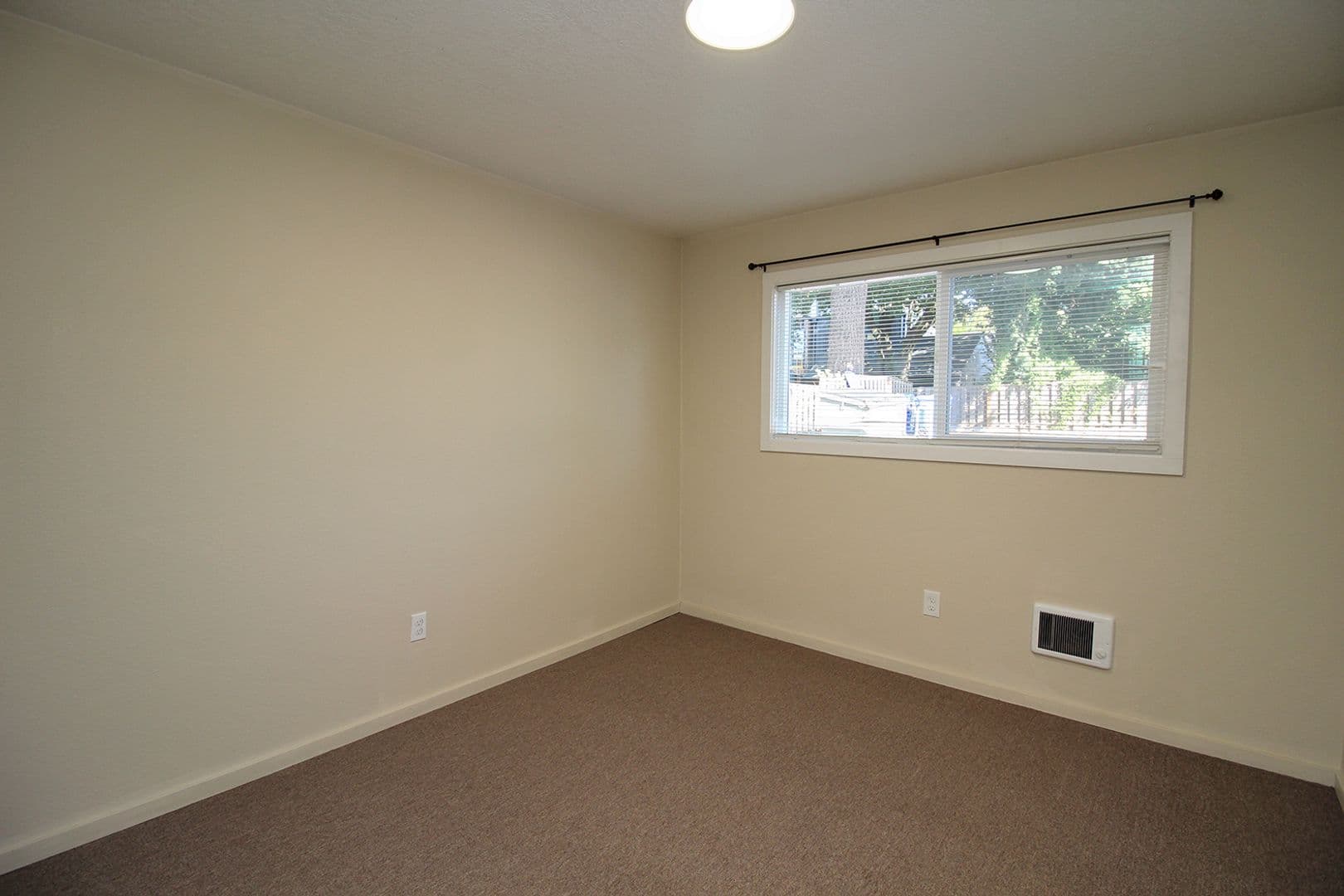 Portland Apartment: 4204 - 4232 SE Cesar E Chavez Blvd.