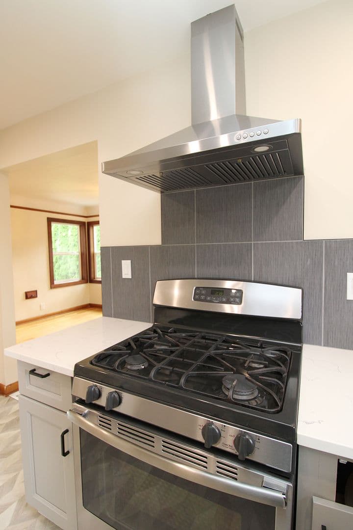 Portland Apartment: 9823 SW 55th Ave